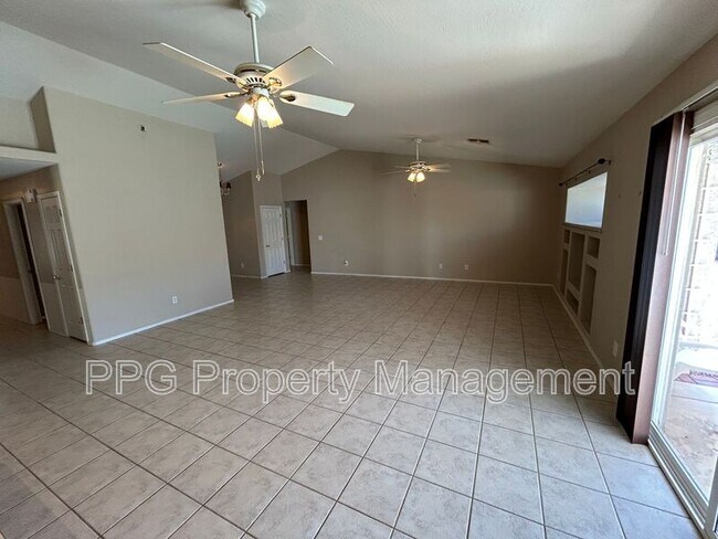 Building Photo - 13444 W Paradise Ln
