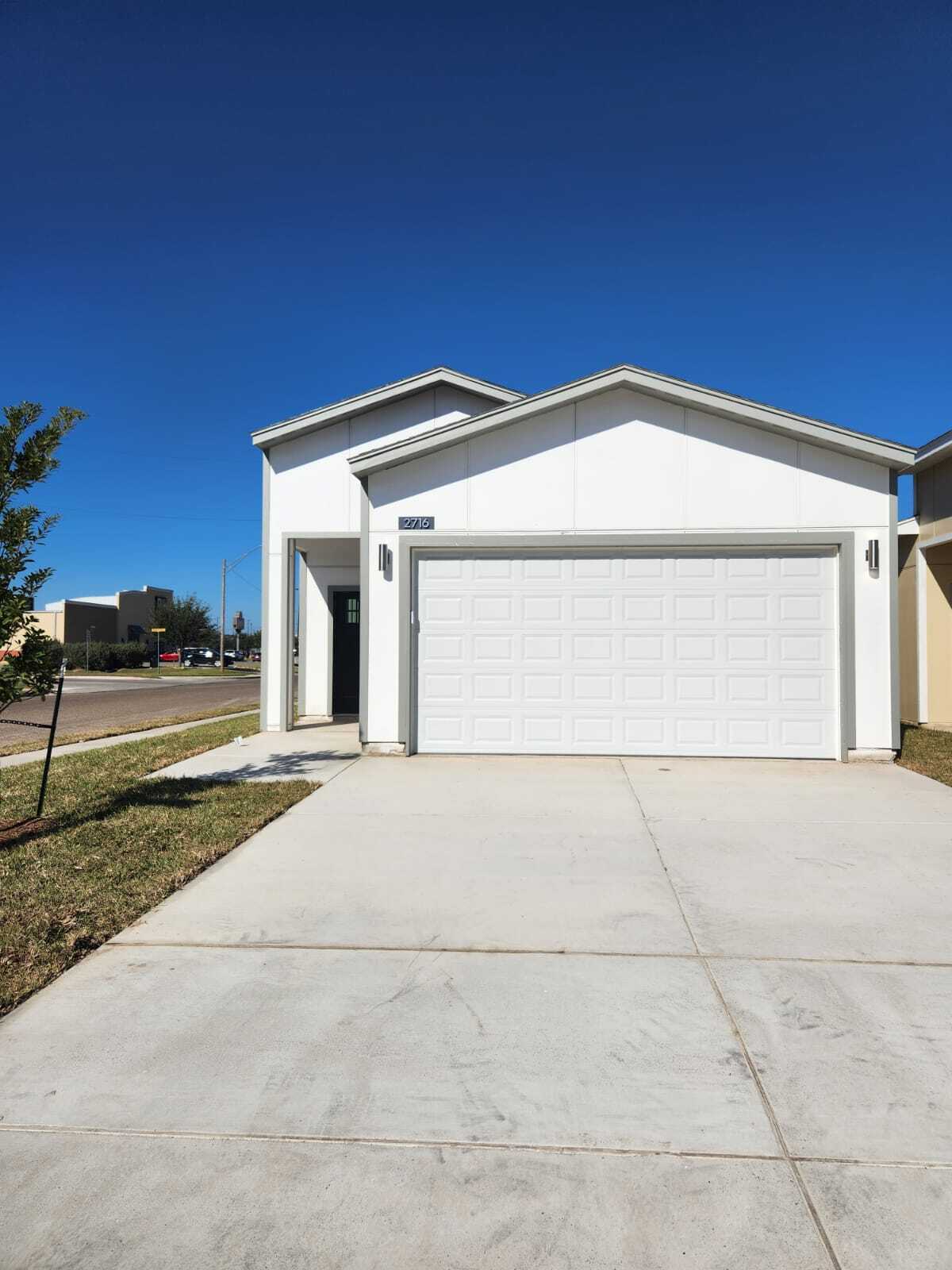 Building Photo - 2716 Kerria Ave