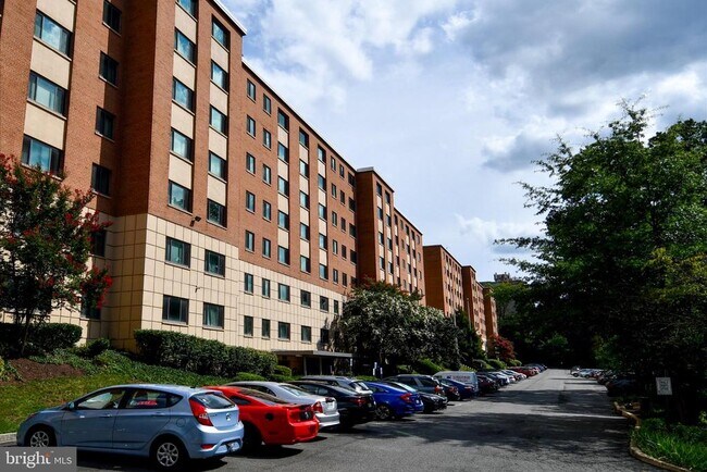 Building Photo - 1300 S Arlington Ridge Rd
