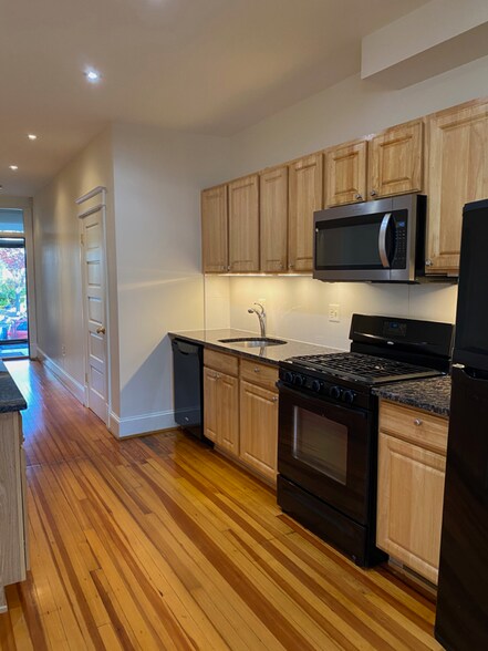 Building Photo - 115 17th St SE