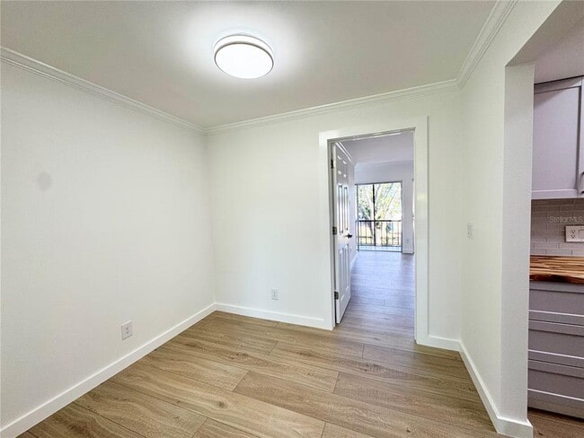 Building Photo - 9205 Tudor Dr