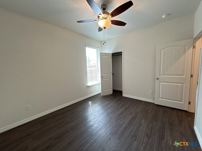 Building Photo - 5112 Rose Gdn Lp