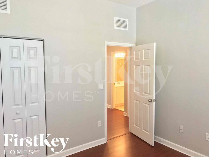 Building Photo - 457 SE 37th Pl
