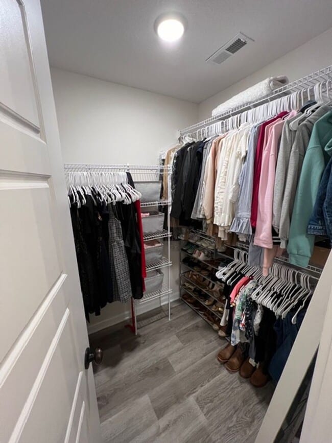 Building Photo - Beautiful Home Coming Soon!