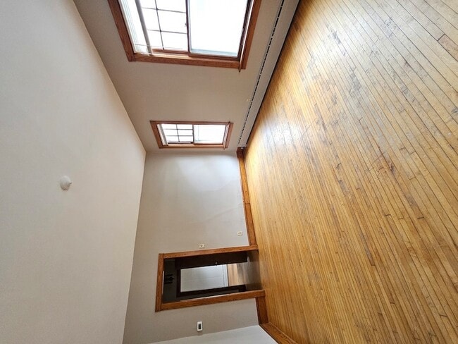 Building Photo - 211 Edwards Ave