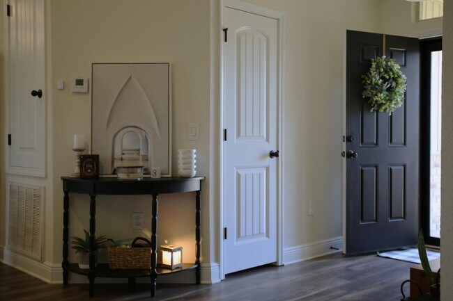 Building Photo - 6342 Red Pepper Dr