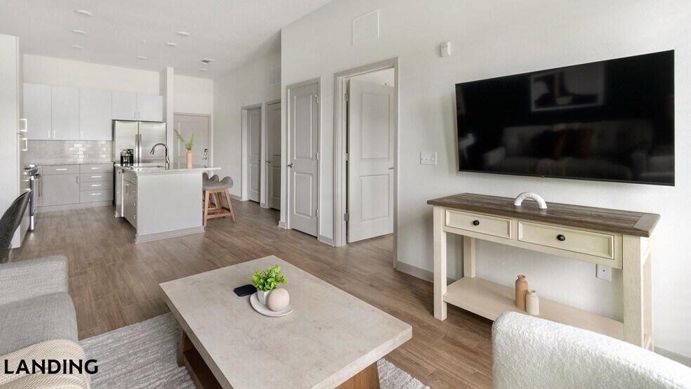 Building Photo - 7311 Baymeadows Way