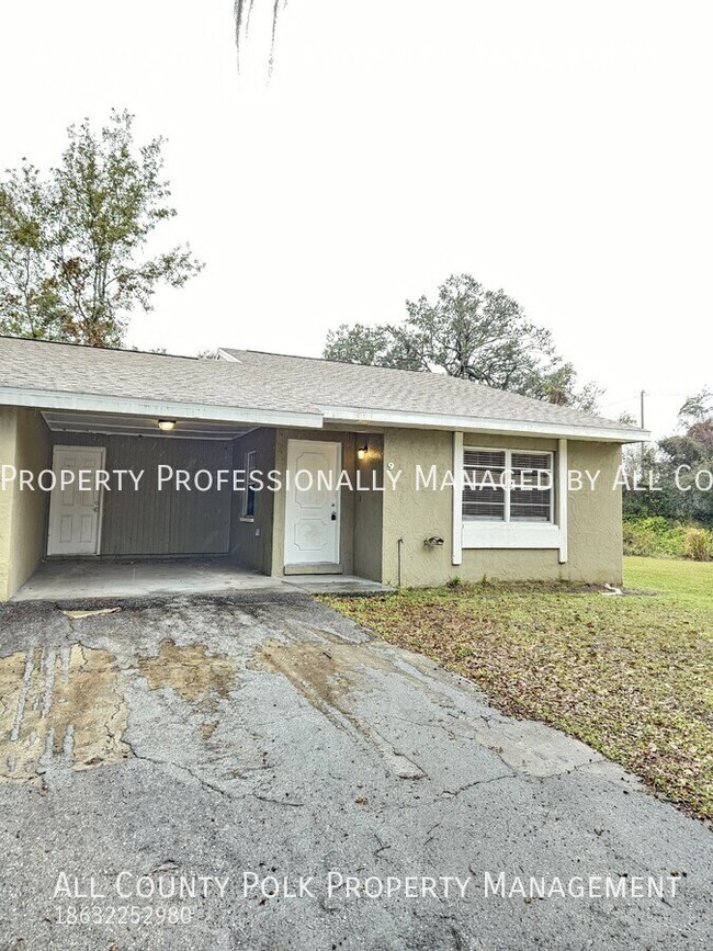 Building Photo - WOW! S. Lakeland 2 Bedroom 1 Bath Duplex