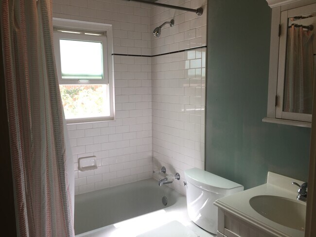 Building Photo - 5237 N Haight Ave