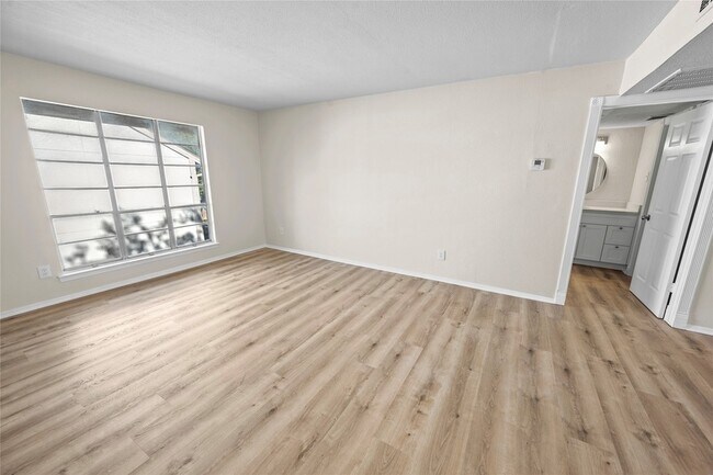 Building Photo - 10574 High Hollows Dr