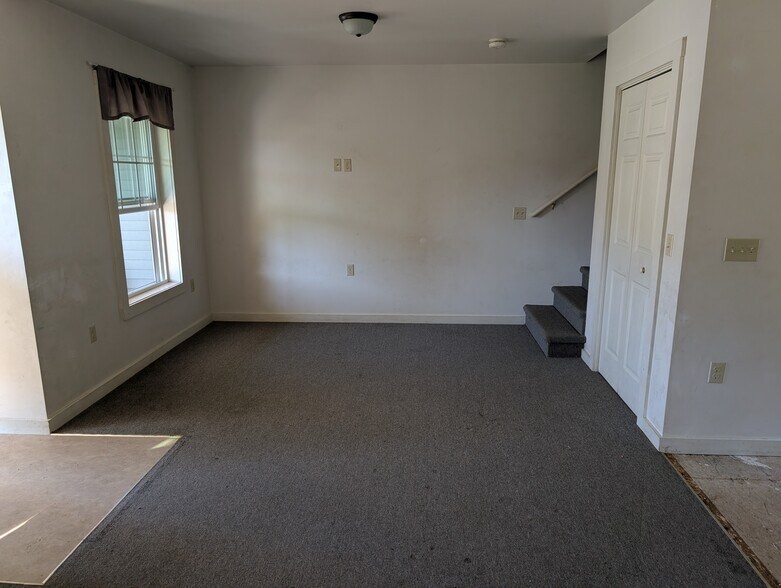 Building Photo - 37 Richies Ln
