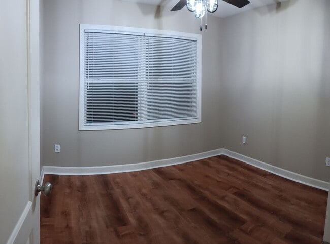 Building Photo - 3 Bedroom/2.5 Bath in Countryview Village