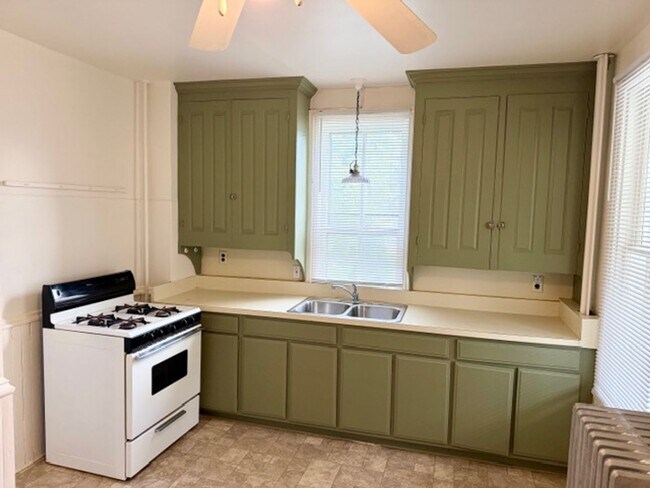 Building Photo - 1424 W Philadelphia St