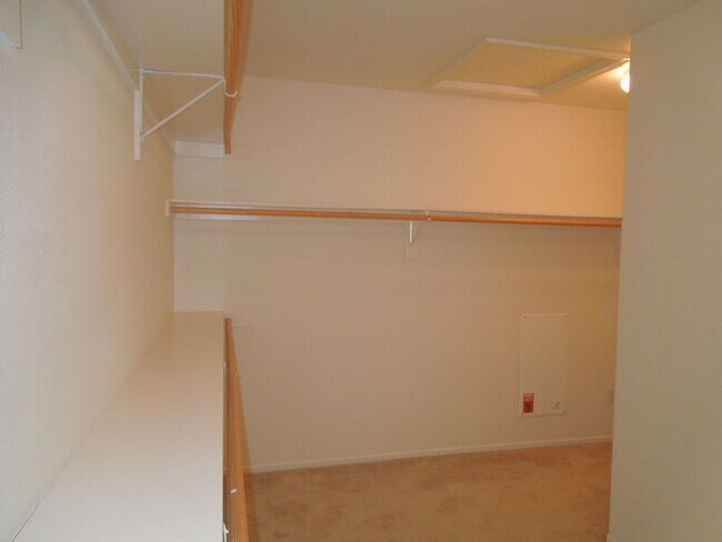 Building Photo - 39288 Half Moon Cir