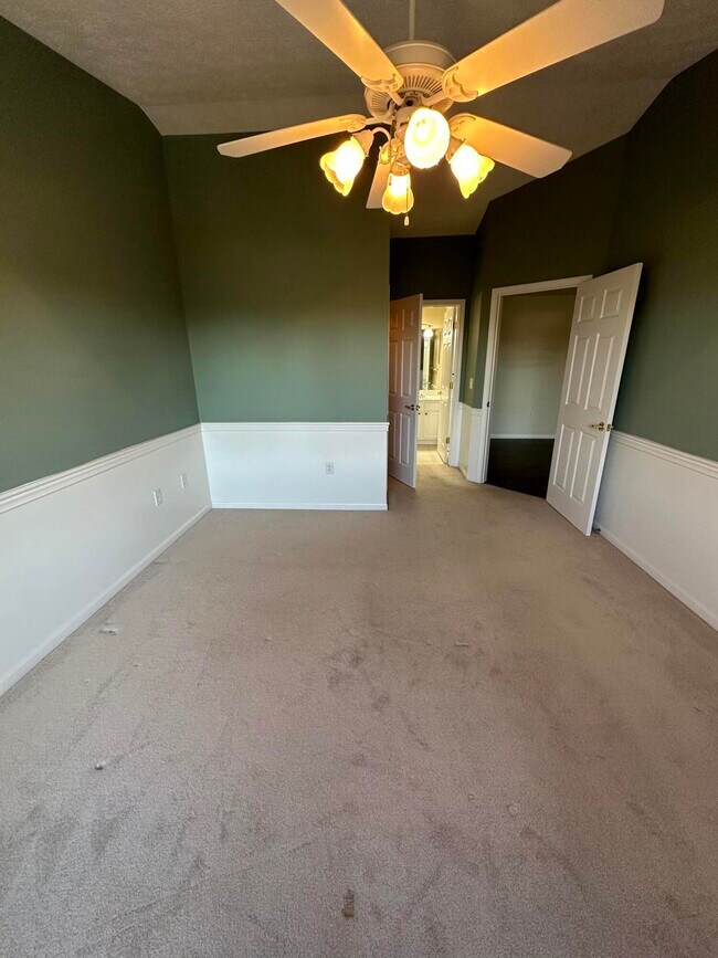 Building Photo - 600 Vincent Way