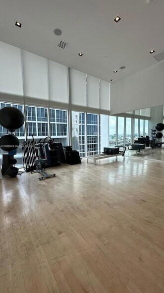 Building Photo - 1040 Biscayne Blvd