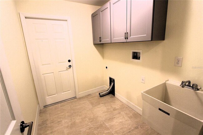 Building Photo - 5850 Gagstatter Rd