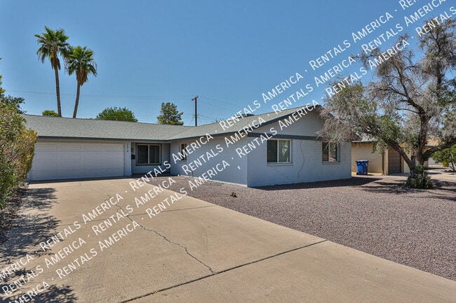 Primary Photo - 3614 S Newberry Rd