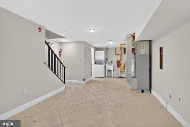 Building Photo - 1802 E Huntingdon St