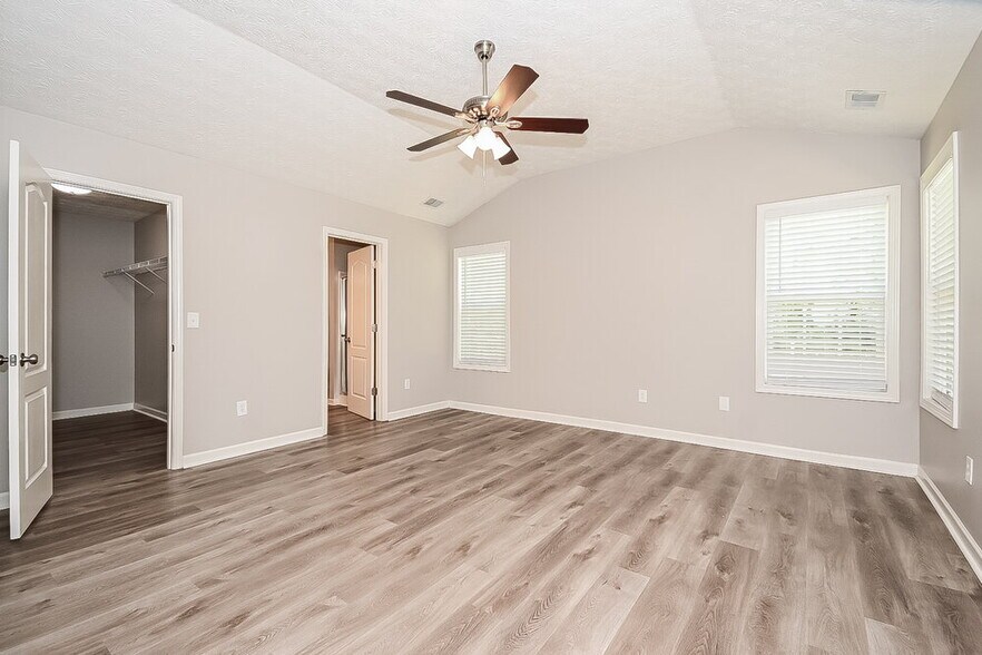 Building Photo - 332 White Oak Way