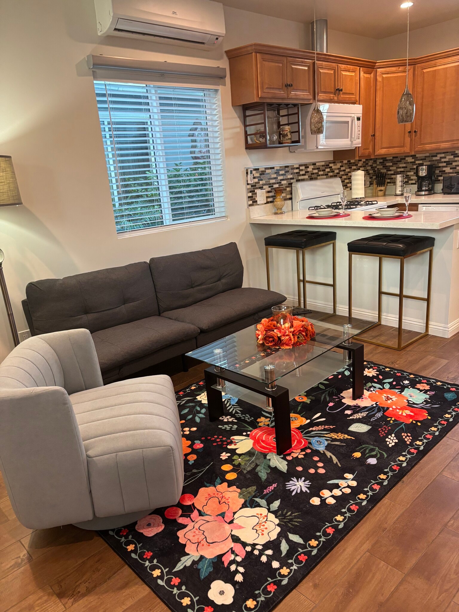 Furnished - 12360 Jolette Ave