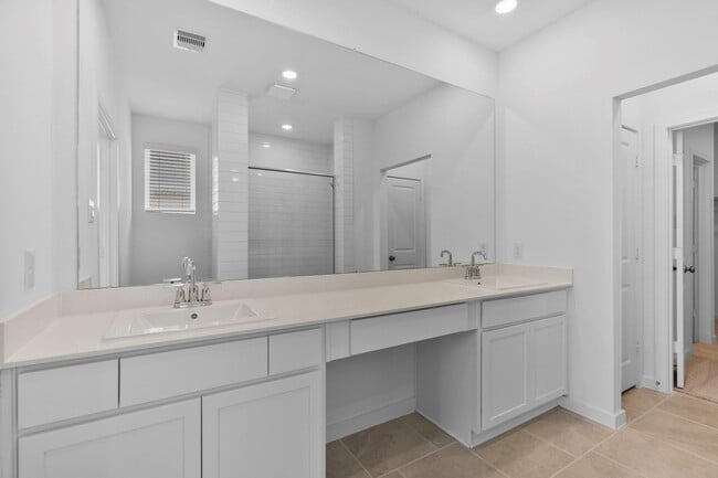 Building Photo - 2716 Pne Blf Dr