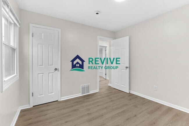 Building Photo - 131 Doremus Ave