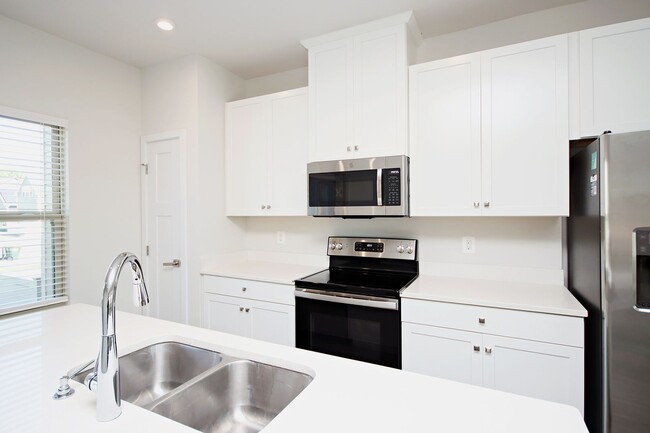 Building Photo - Pet Friendly Rivanna Village Townhome (Lea...