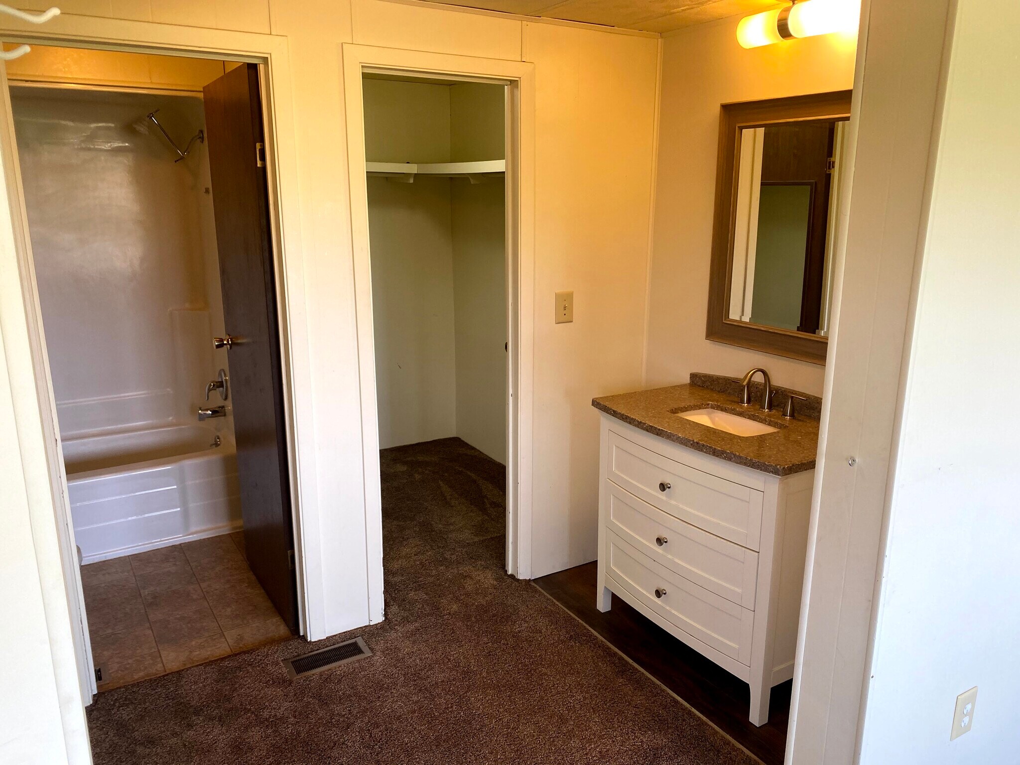 master bath - 4270 E Valley Center Rd