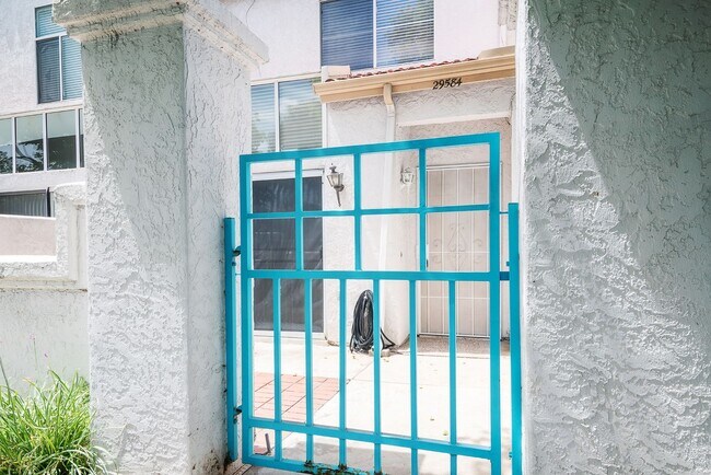 Building Photo - Rancho del Mar Townhomes Near the Temecula...