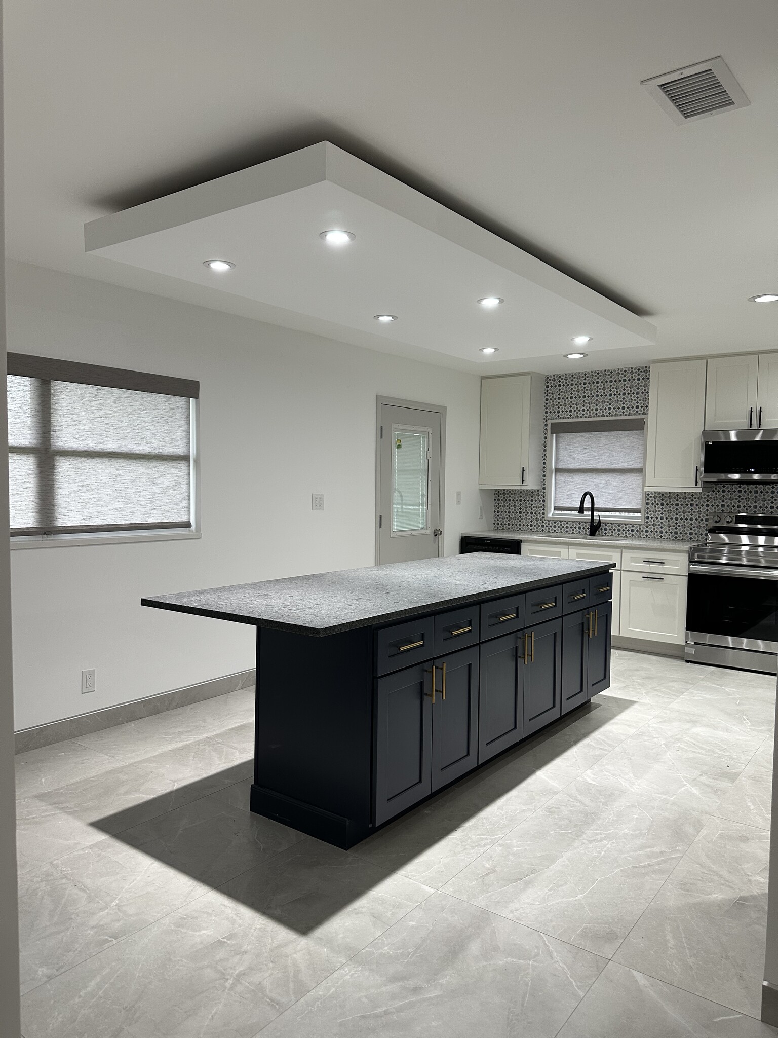 Kitchen - 3014 W Arch St