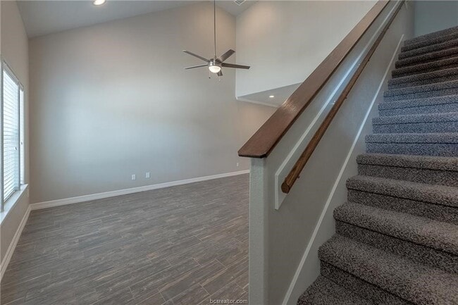 Building Photo - 707 Dominik Dr