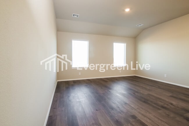 Building Photo - 1000 W Lawton Rd