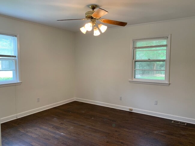 Building Photo - 3 Bedroom 1.5 Bath House on N. Wallace Ava...