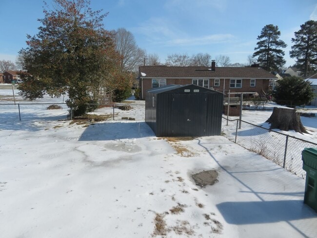 Building Photo - Colonial Heights