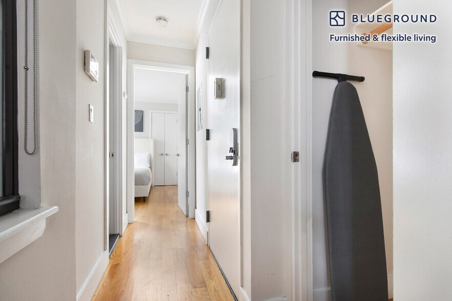 Building Photo - 515 W 47th St