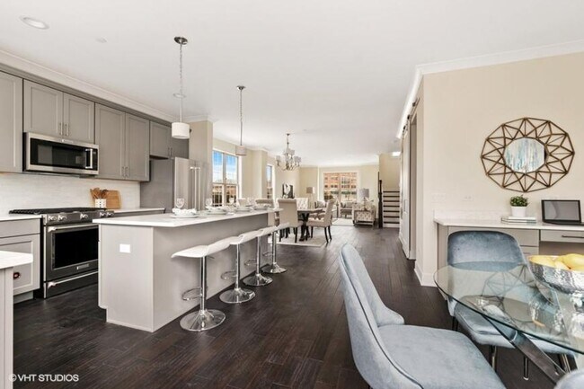 Building Photo - 2 bedroom in Chicago IL 60015