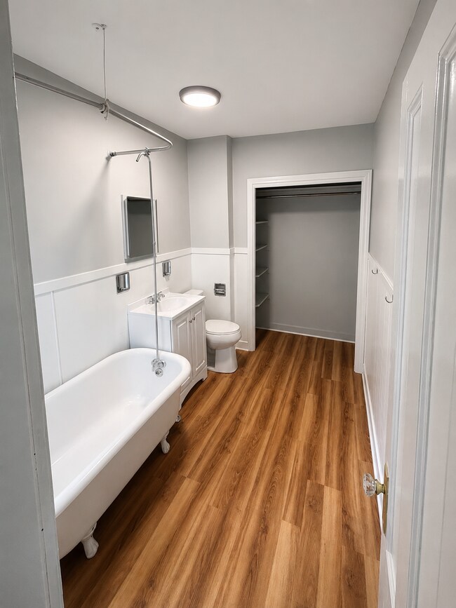 Building Photo - 2 Bedroom, 1 Bath Apartment – 38B Kinsley St, Nashua, NH – $1,600/month