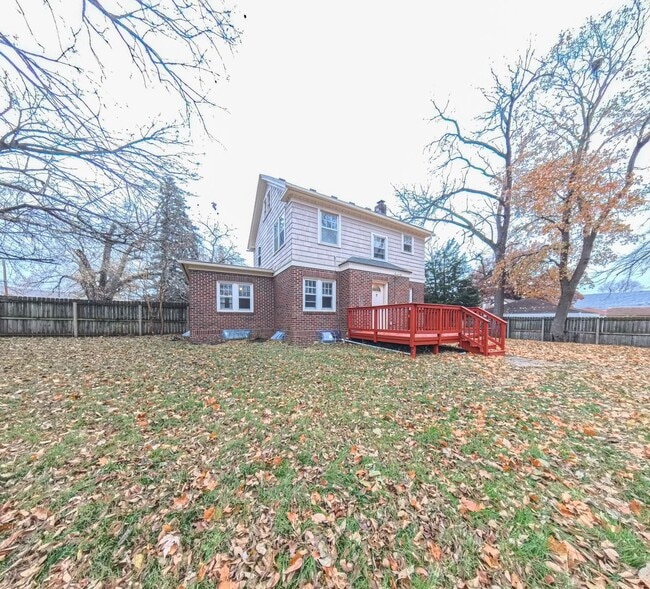 Building Photo - Beautiful 3 bedroom 1 bathroom home