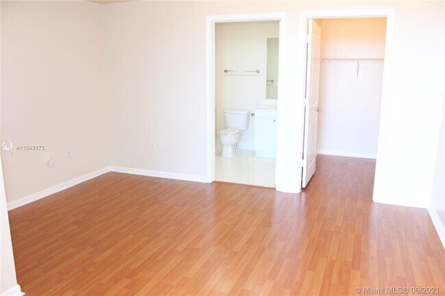 Building Photo - 10 Aragon Ave