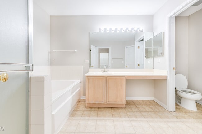 Building Photo - 3377 Ravinia Cir