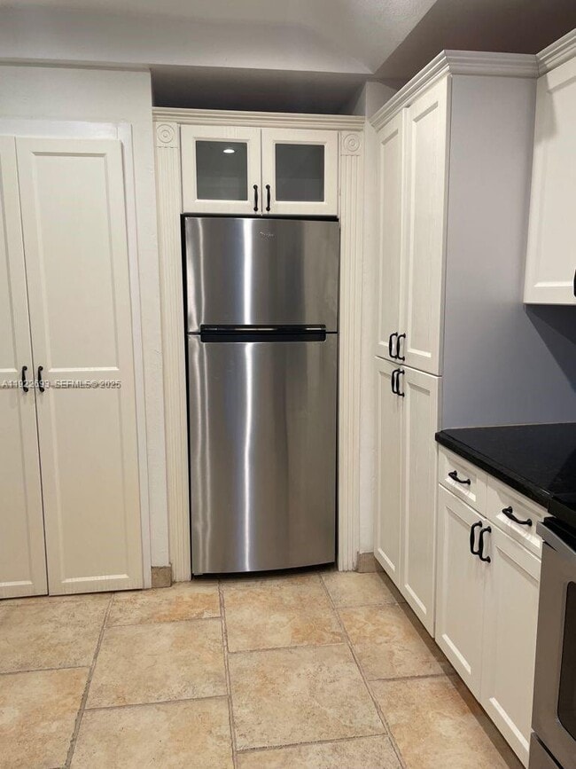 Building Photo - 3141 N Palm Aire Dr