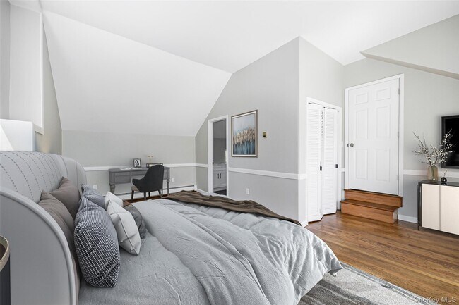 Building Photo - 12 State Line Rd