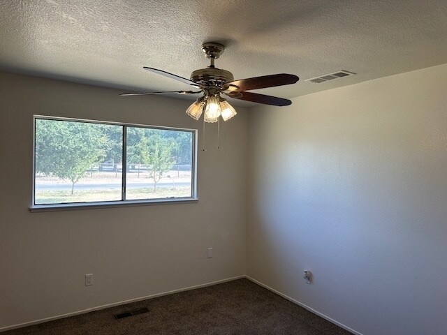 Building Photo - East Modesto Country Living, 3 Bedrooms 2 Bathrooms