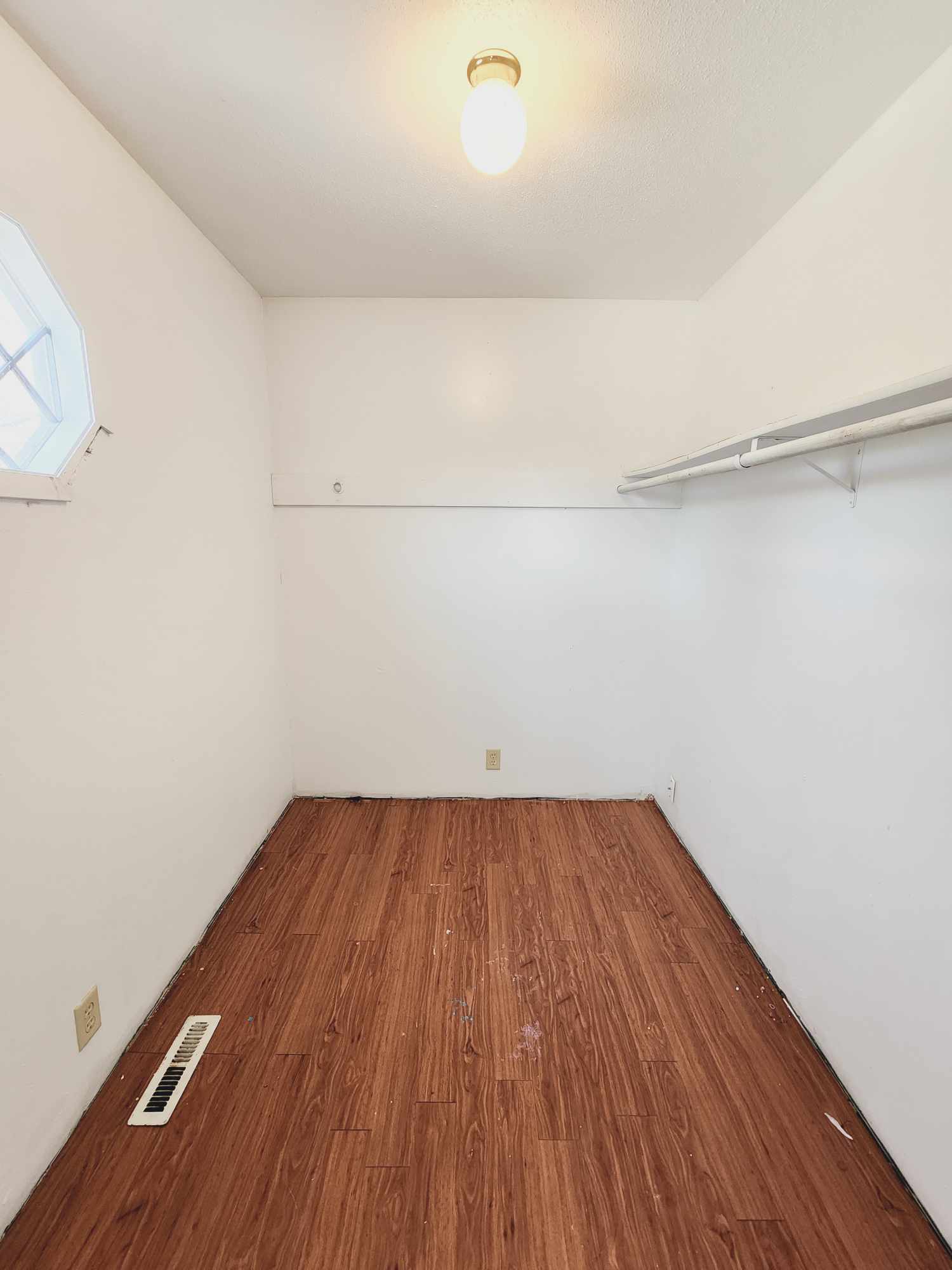 Building Photo - 265 Stevens St W