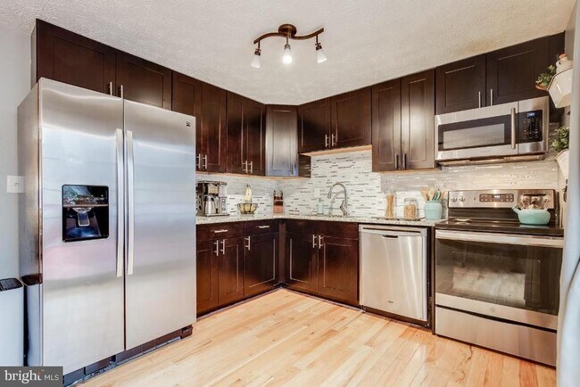 Building Photo - 8280 Wold Den Ct