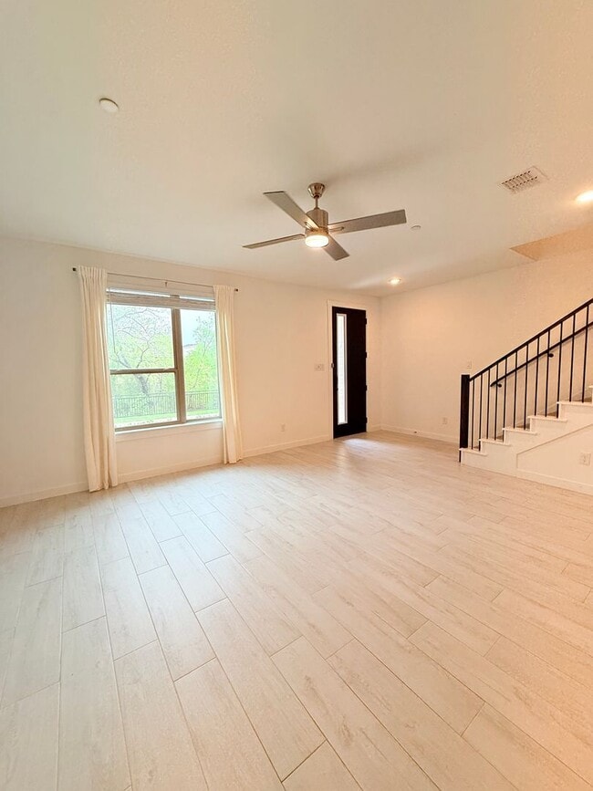 Building Photo - AVAILABLE NOW -Stunning 3-Bedroom Townhome Overlooking Greenbelt in Plano ISD 600 Collier Drive