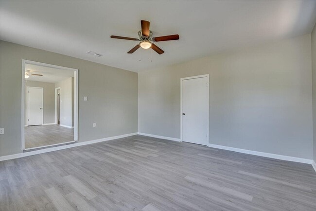 Building Photo - 3635 Spanish Trace Dr