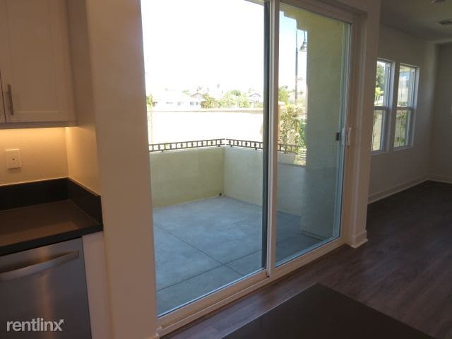 Building Photo - 3 br, 2.5 bath Townhome - 4382 Pacifica Way 5