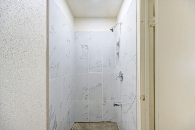 Building Photo - 6500 Sands Point Dr